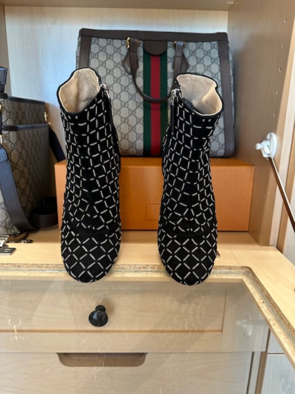 Chanel Suede Black Size 38 With Chain-Link Embellishments Booties - Picture 4 of 6